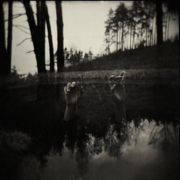 Joanna Borowiec, z cyklu “Sny Niedokończone”, fotografia na piance, laminowane, 50 x 50 cm, cena: 1 000 zł